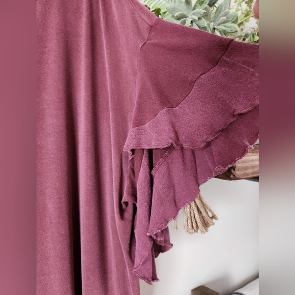 Burgundy Boutique Short Sleeve, Flutter Sleeves, Size Large - Picture 3 of 5